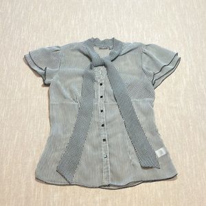 apt. 9 Sheer cream and black short sleeve blouse. Size Medium pit to pit 18.5”